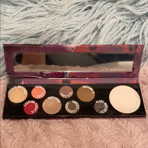 NWT MAC Cosmetics Risk Taker Eyeshadow Pallete - Picture 2 of 5